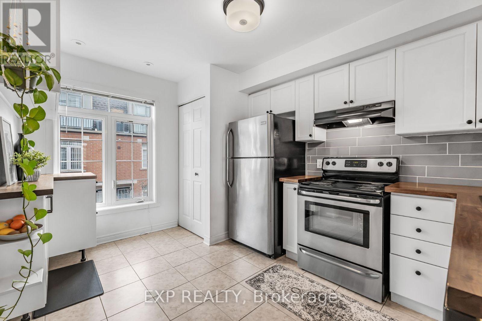 215 - 870 Jane Street, Toronto (Rockcliffe-Smythe), Ontario  M6N 4C2 - Photo 10 - W12247680