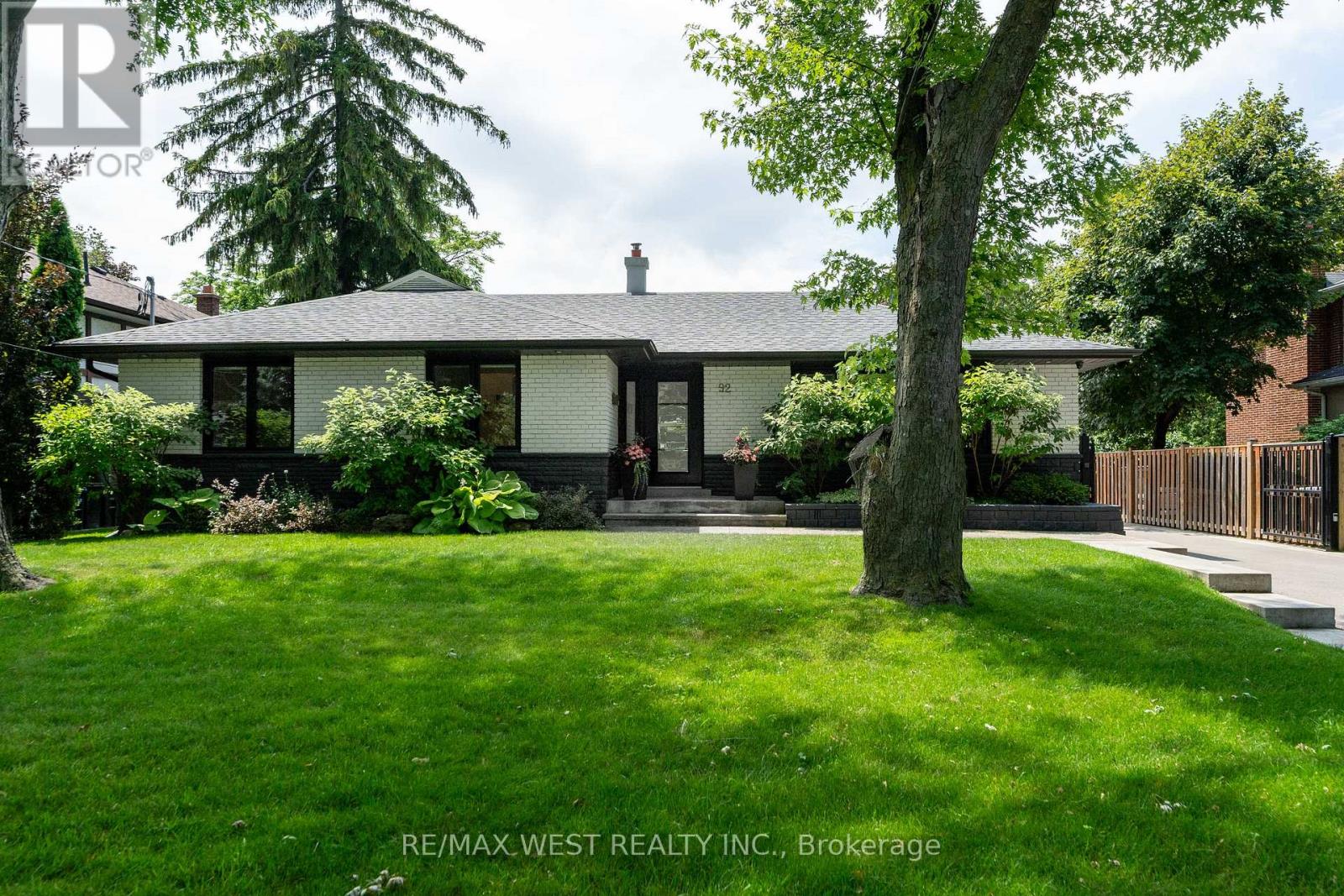 92 Warwood Road, Toronto, Ontario  M9B 5B7 - Photo 3 - W12247687