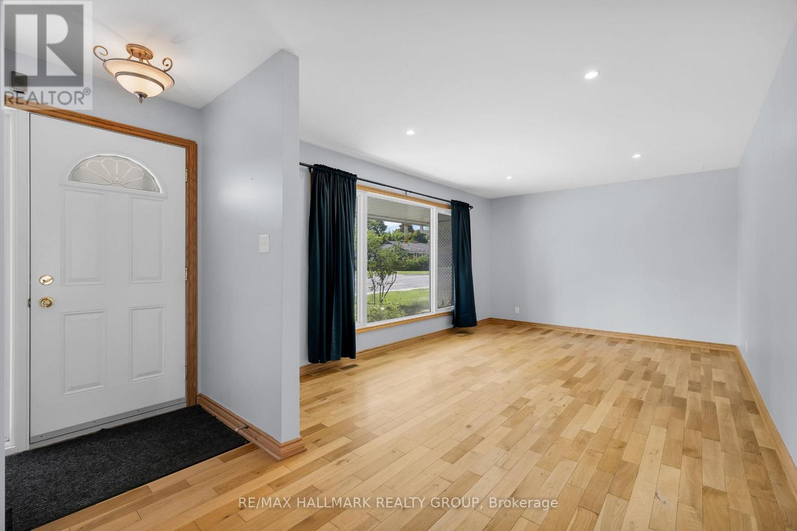 Property at 66 BROADVIEW AVENUE E image 4