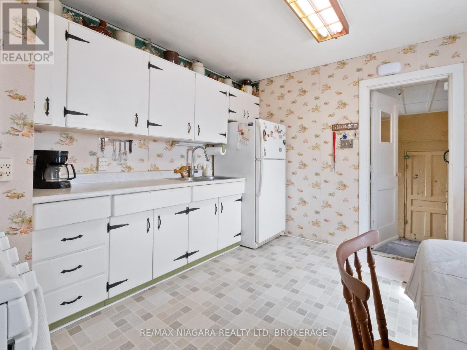 Property at 3719 REBSTOCK ROAD image 4