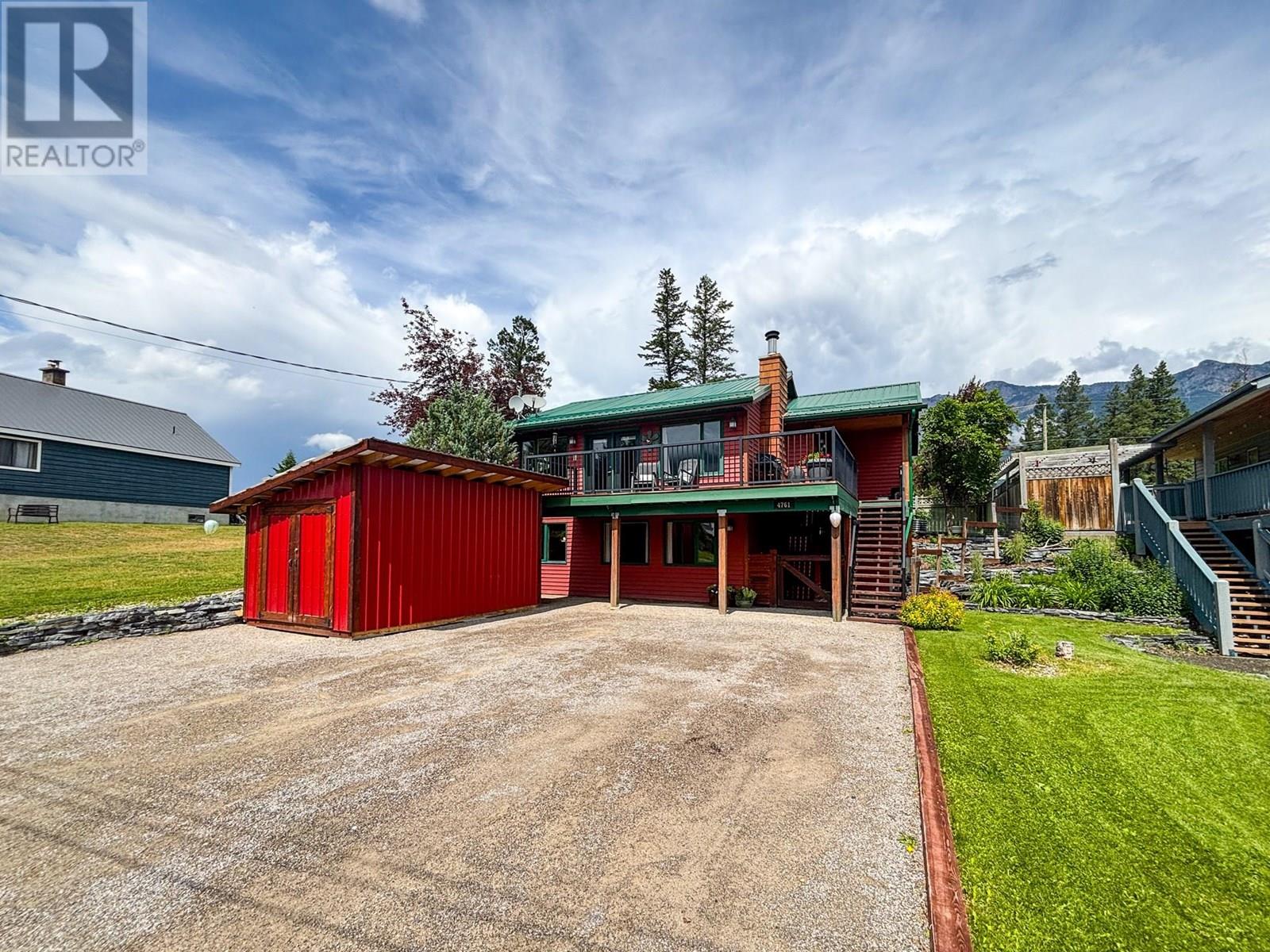 4761 CRESCENTWOOD Drive, Edgewater, British Columbia