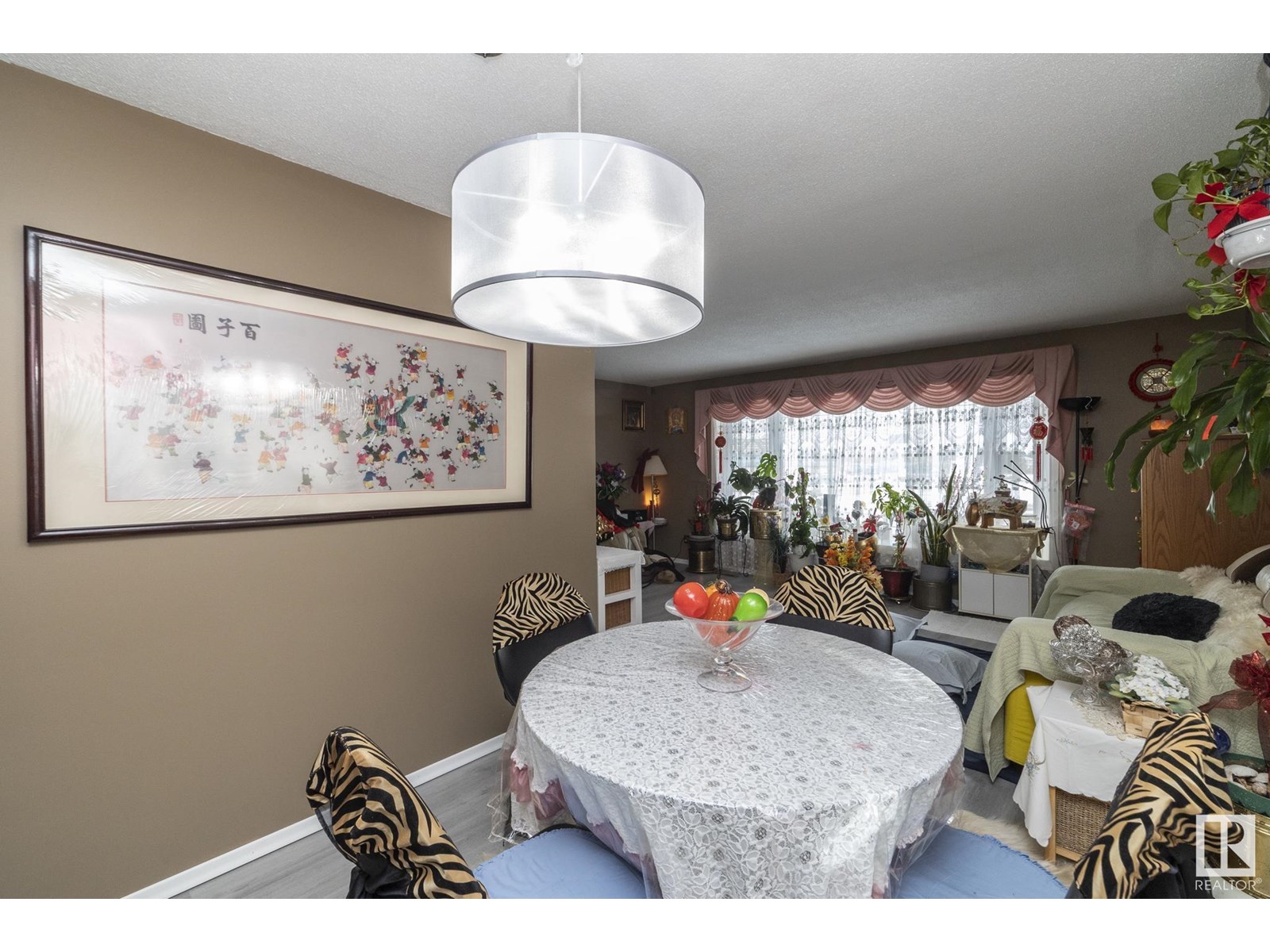Property at 11539 40 AV NW image 2