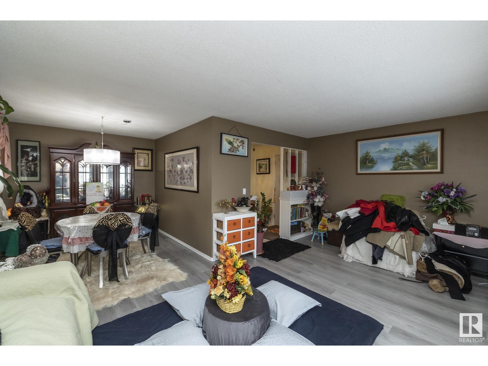 Property at 11539 40 AV NW image 1