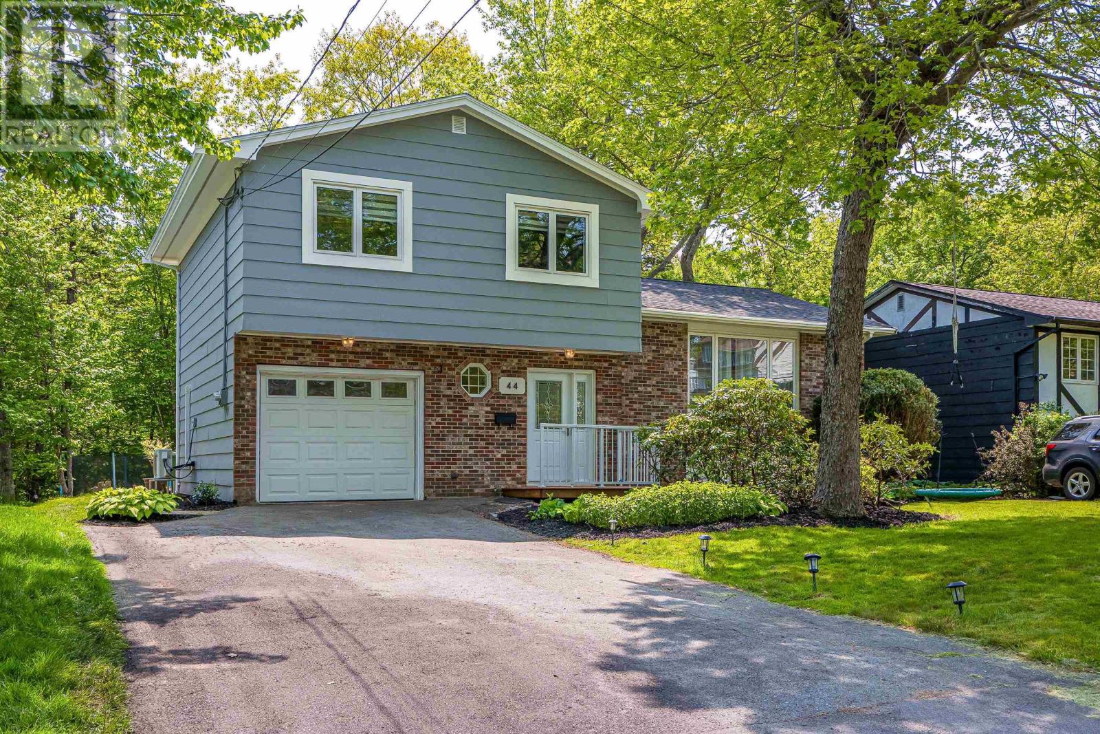 Property at 44 Sunrise Hill image 1