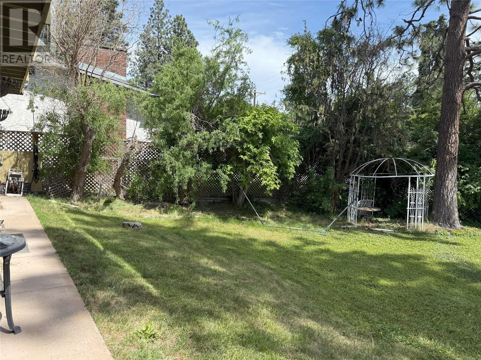 599 Clifton Road Kelowna Photo 31
