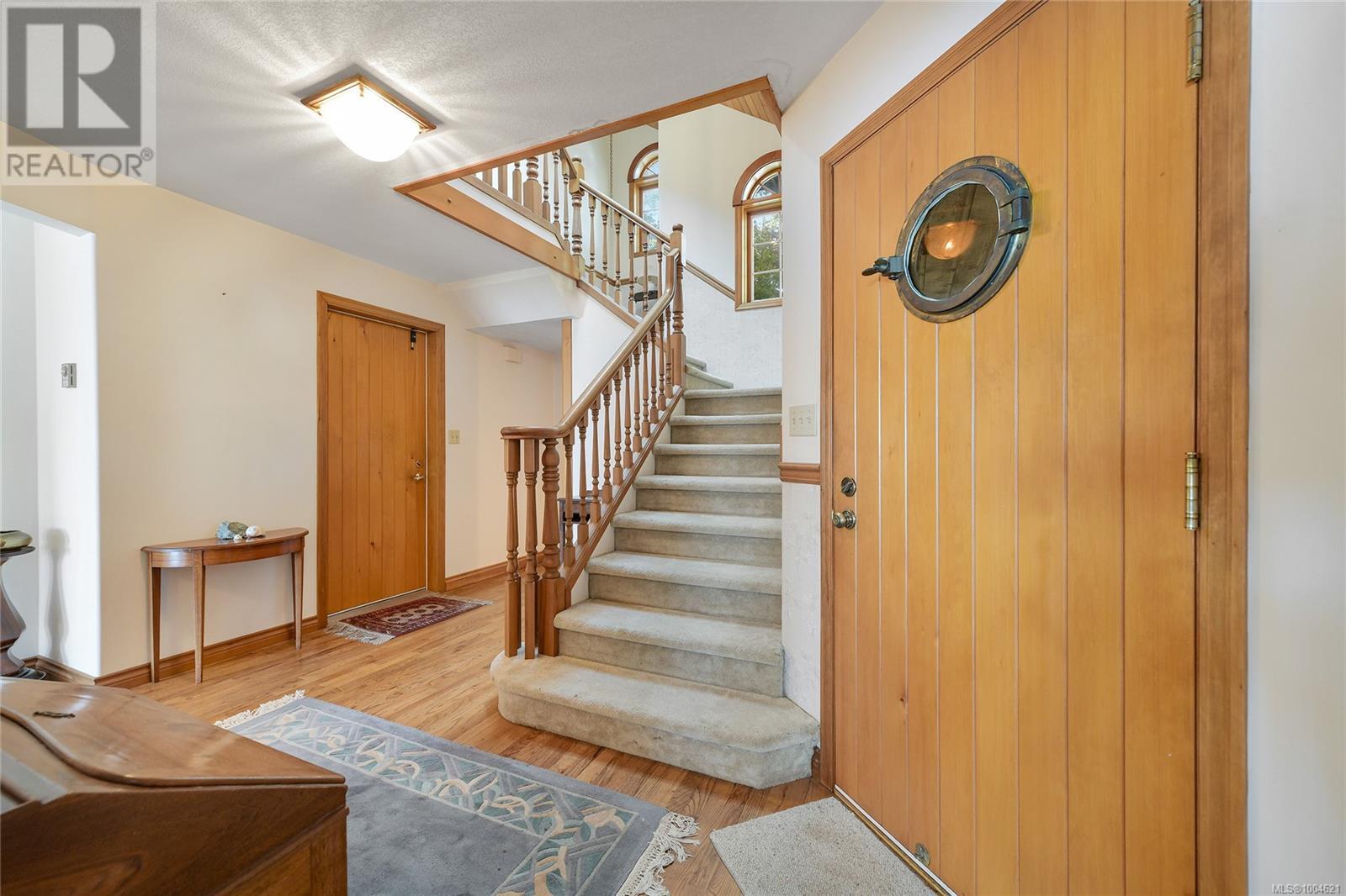 Property at 1659 Hollywood Cres image 3