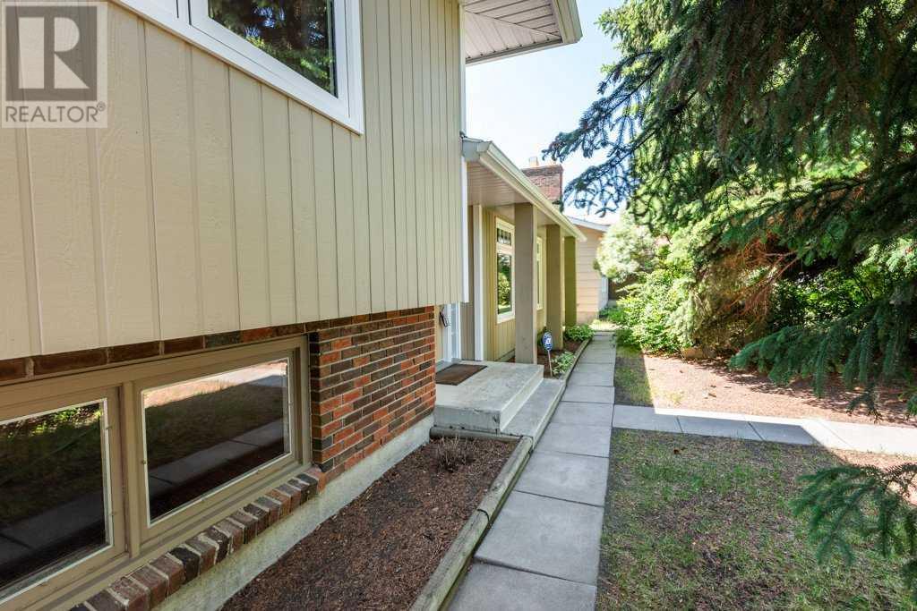 Property at 452 Parkridge Rise SE image 2