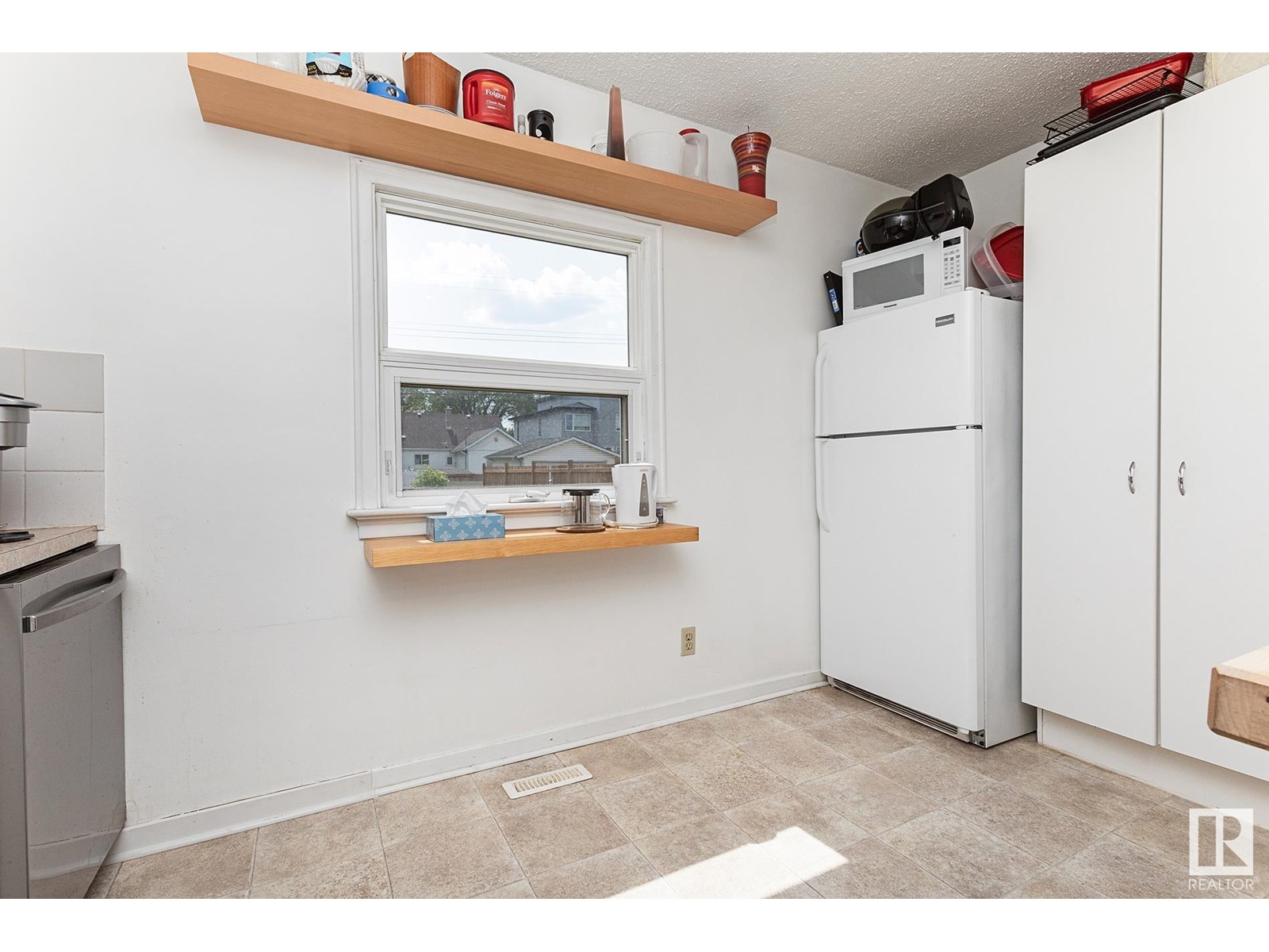 Property at 10971 72 AV NW image 1