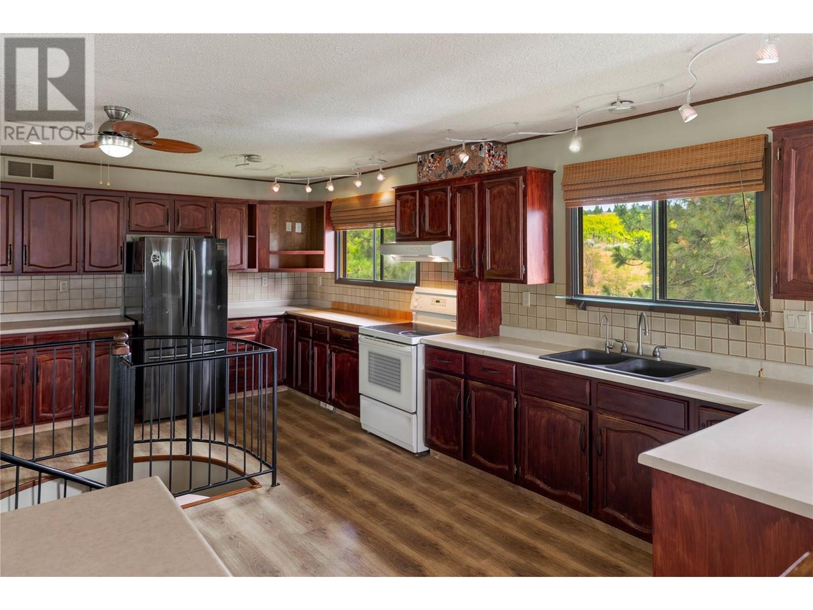 Property at 1048 ALLISON Place image 4
