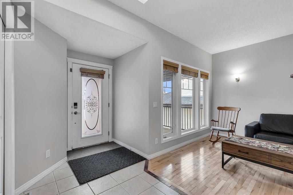 Property at 40 Crestmont Way SW image 4