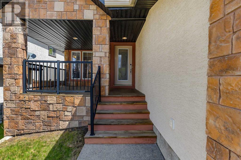 Property at 40 Crestmont Way SW image 2