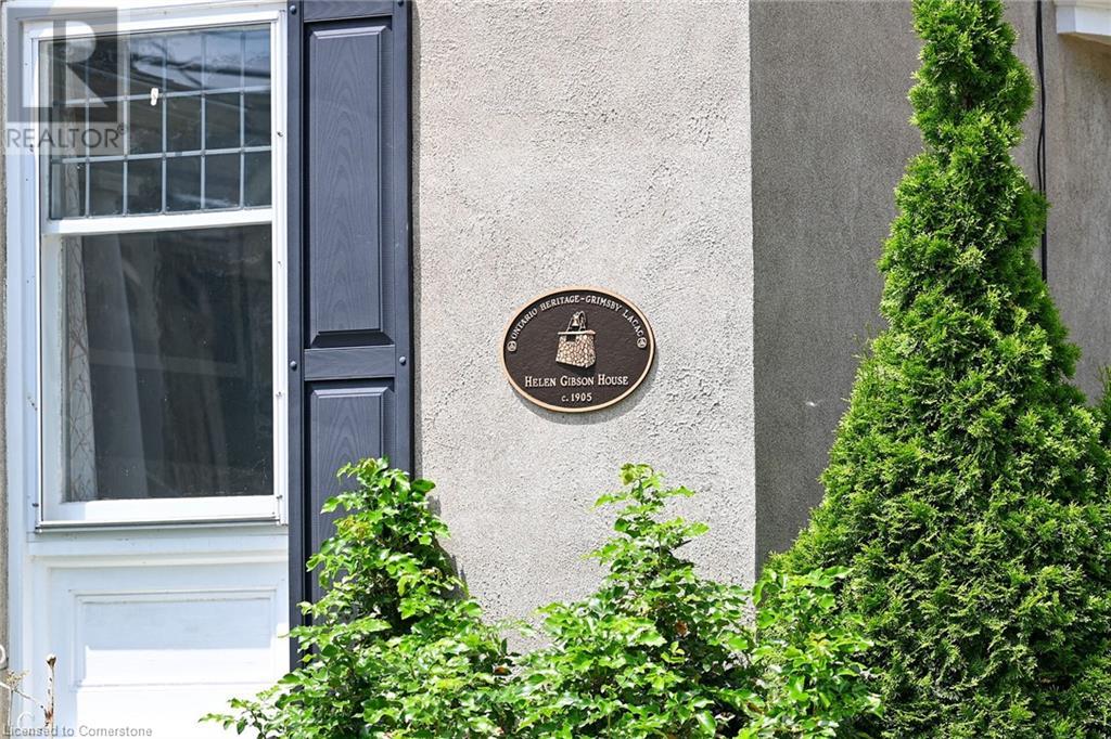 Property at 14 ROBINSON Street S image 3