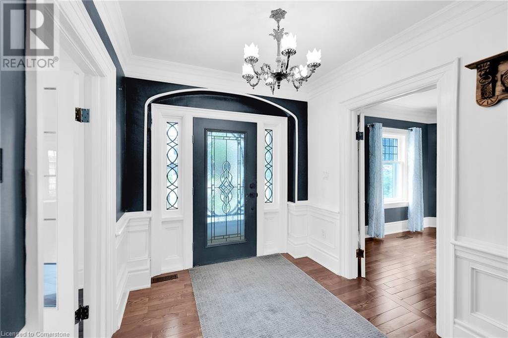 Property at 14 ROBINSON Street S image 5