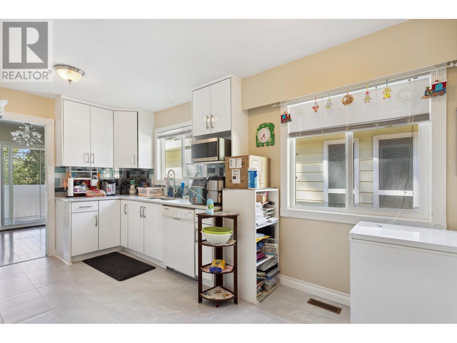 8224 Wedgewood Street, Burnaby, British Columbia  V3N 1C4 - Photo 12 - R3020380