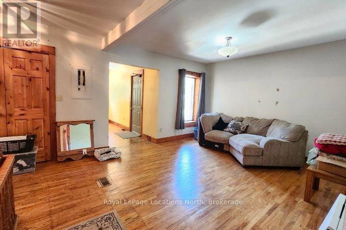 382 8th Street E, Owen Sound, Ontario  N4K 1L4 - Photo 6 - X12247792