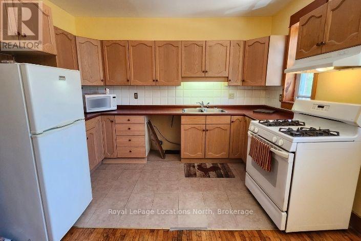 382 8th Street E, Owen Sound, Ontario  N4K 1L4 - Photo 9 - X12247792