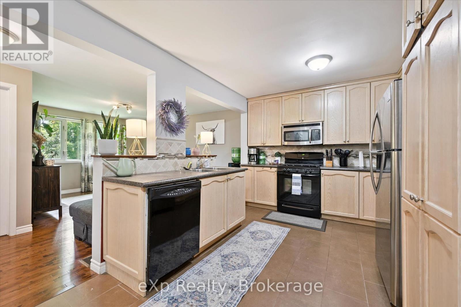550 Elora Street, Centre Wellington, Ontario  N1M 1Y8 - Photo 11 - X12247848