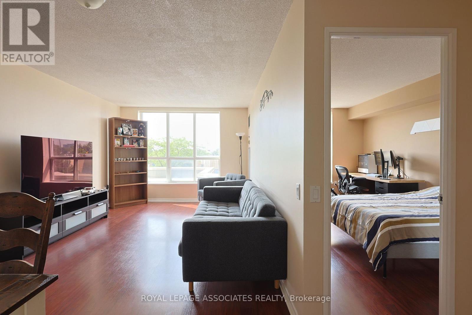 Property at 208 - 21 OVERLEA BOULEVARD image 3