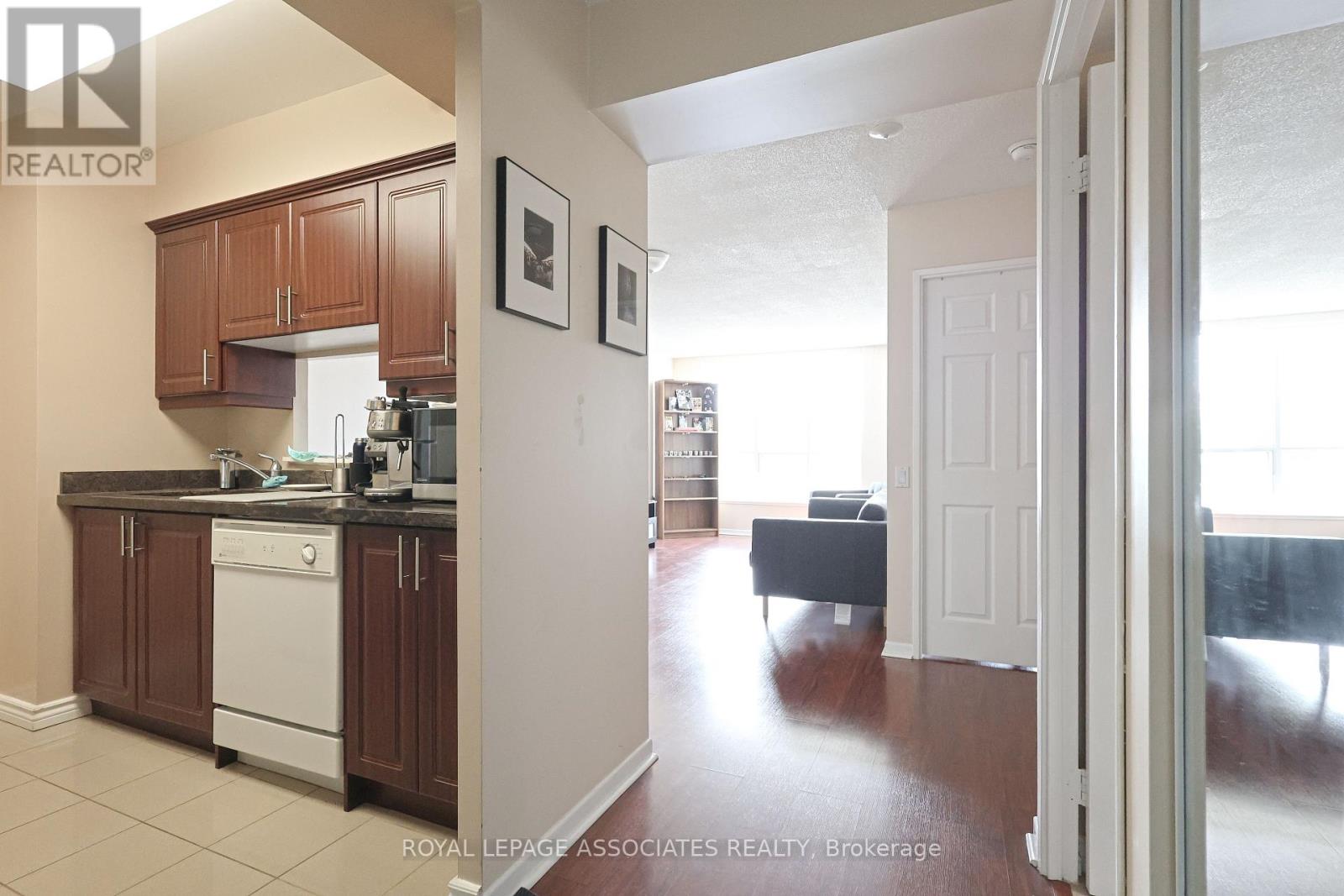 Property at 208 - 21 OVERLEA BOULEVARD image 4
