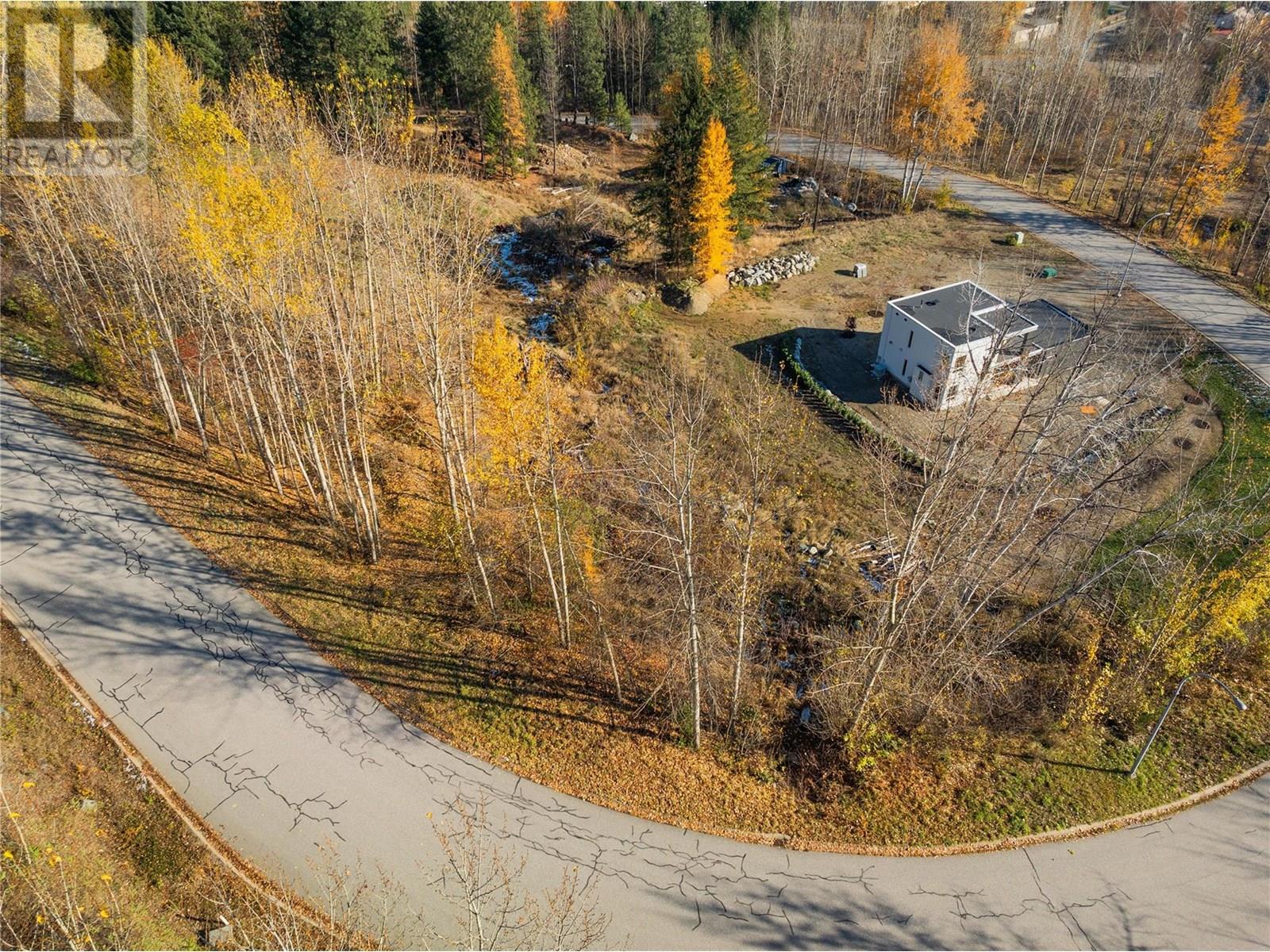 Property at 220 WHITMAN Way image 2