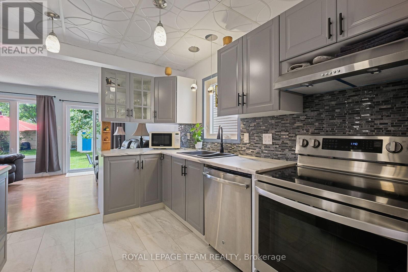 50 Rowe Drive, Ottawa, Ontario  K2L 3Y7 - Photo 13 - X12247918