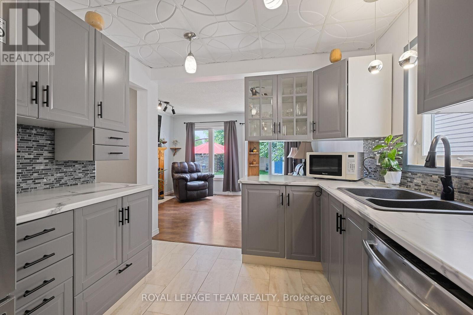 50 Rowe Drive, Ottawa, Ontario  K2L 3Y7 - Photo 14 - X12247918