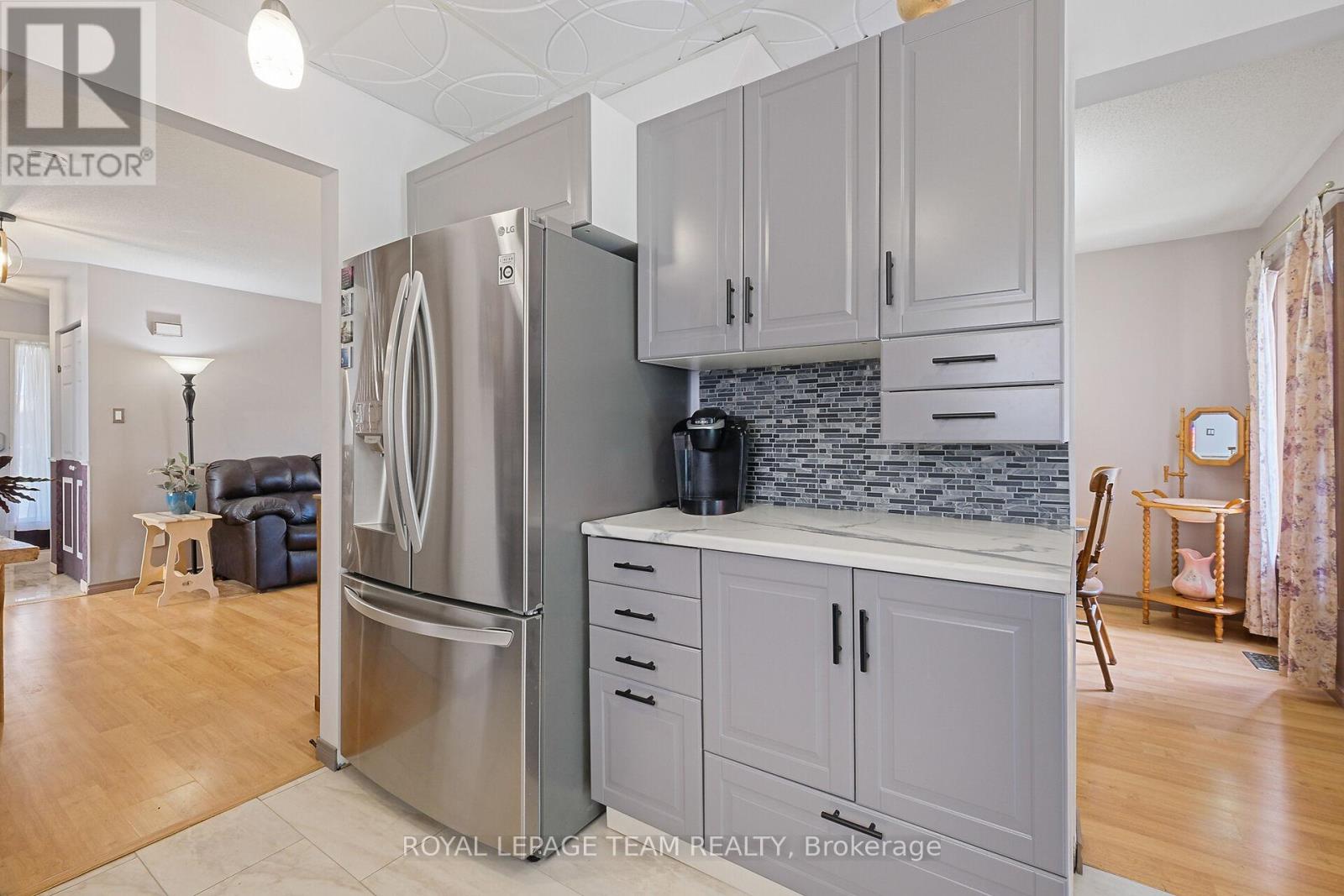 50 Rowe Drive, Ottawa, Ontario  K2L 3Y7 - Photo 16 - X12247918
