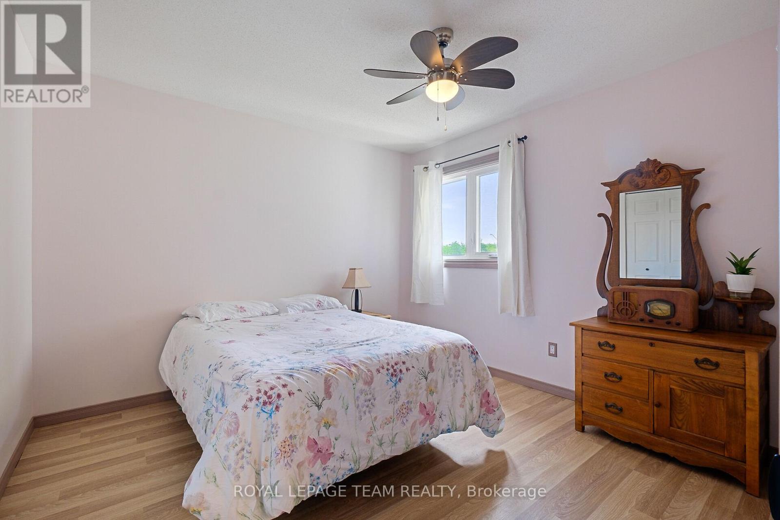 50 Rowe Drive, Ottawa, Ontario  K2L 3Y7 - Photo 23 - X12247918