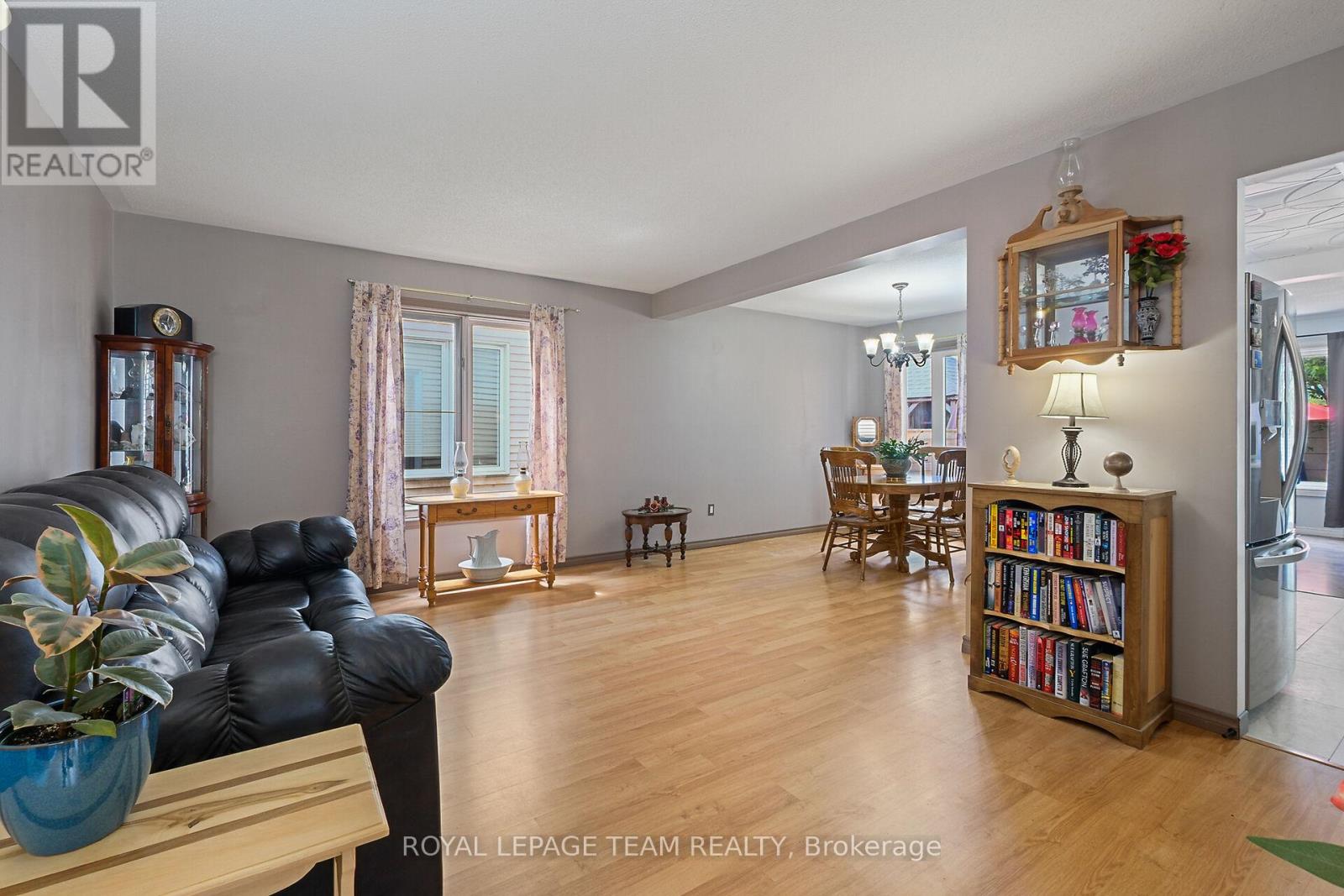 50 Rowe Drive, Ottawa, Ontario  K2L 3Y7 - Photo 7 - X12247918