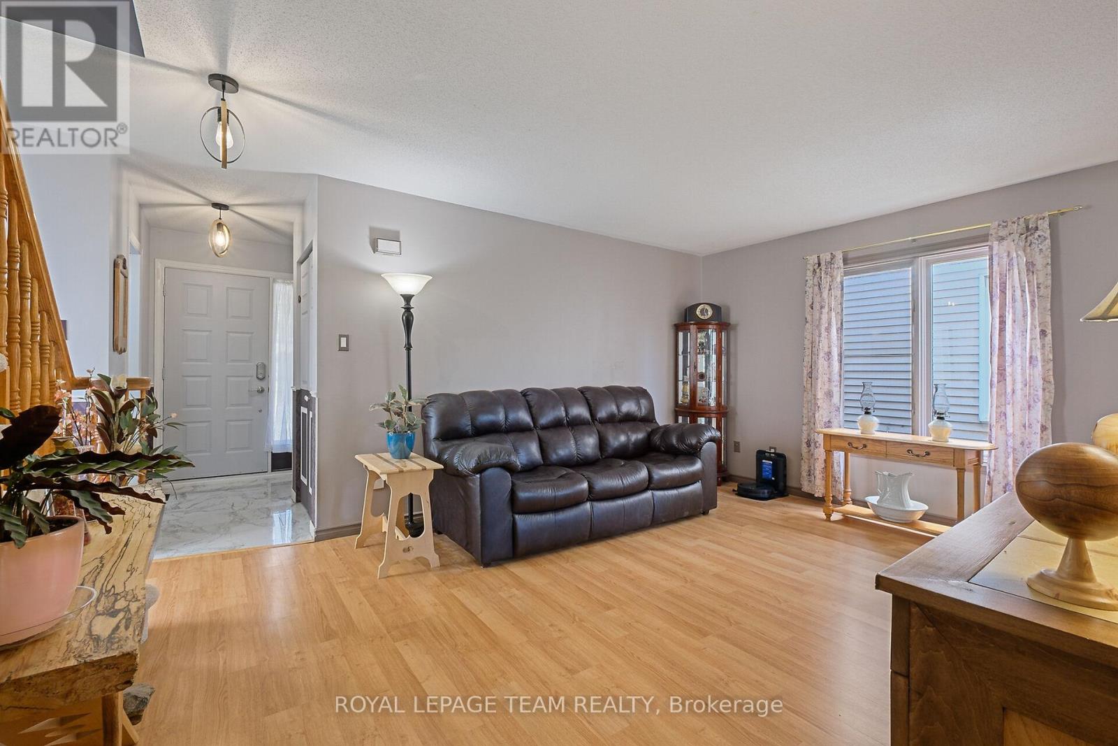 50 Rowe Drive, Ottawa, Ontario  K2L 3Y7 - Photo 8 - X12247918