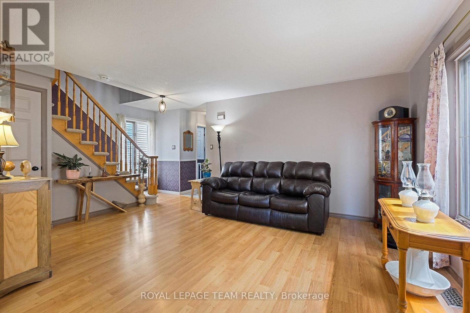50 Rowe Drive, Ottawa, Ontario  K2L 3Y7 - Photo 9 - X12247918