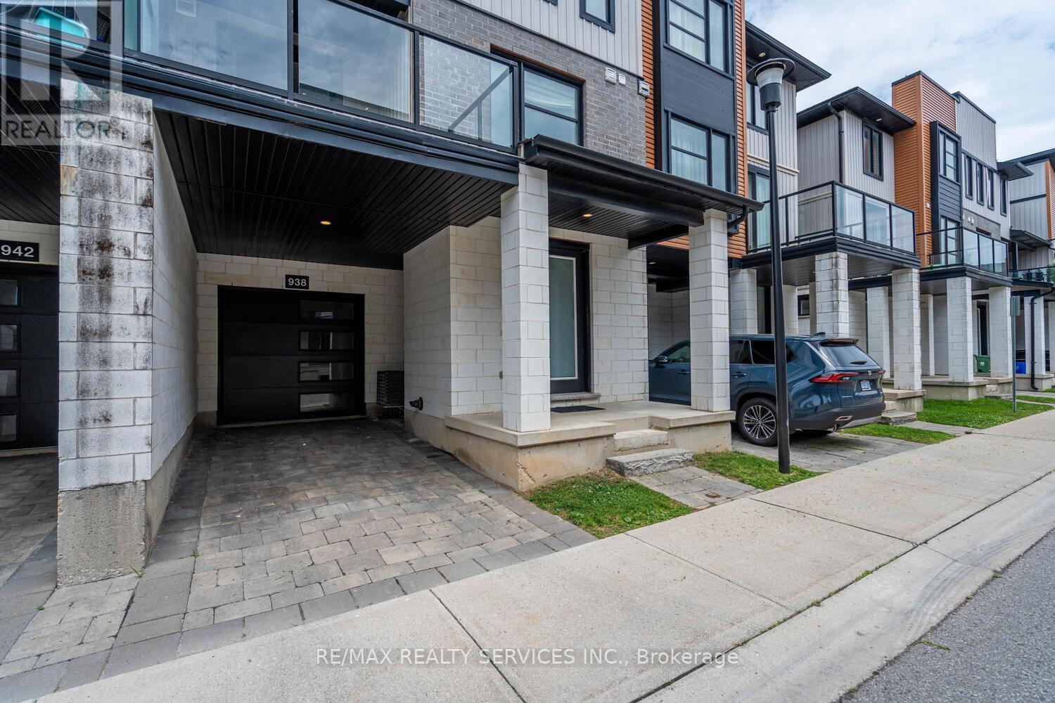 Property at 938 BATTERY PARK image 3