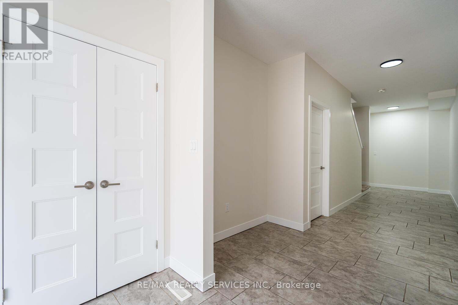 Property at 938 BATTERY PARK image 5