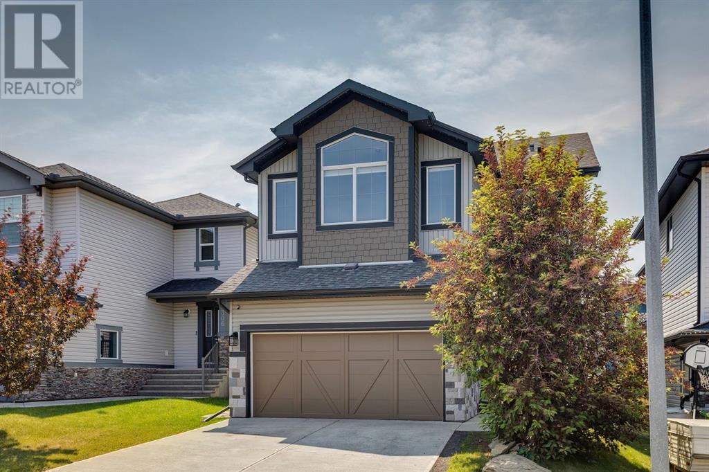 Property at 310 Kingsbury View SE image 3
