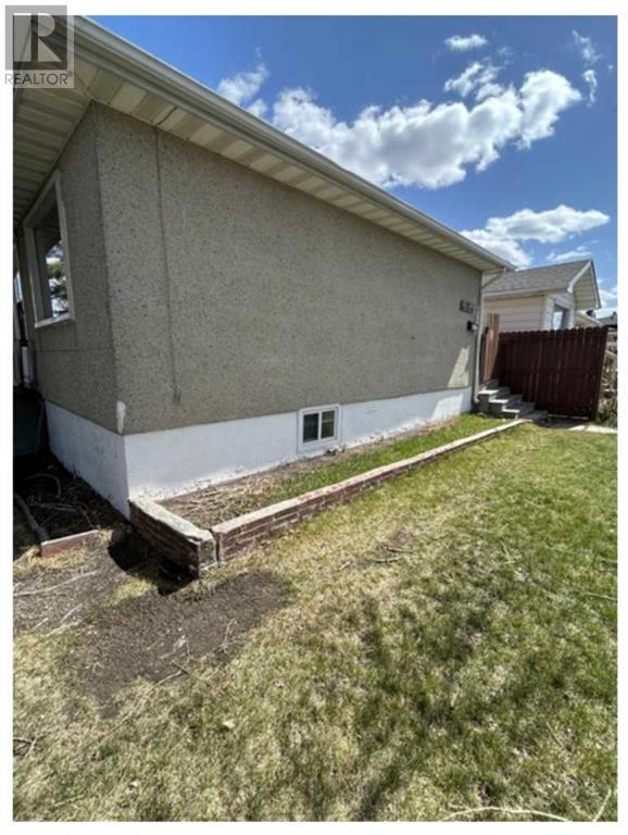 Property at 902 35 Street SE image 4