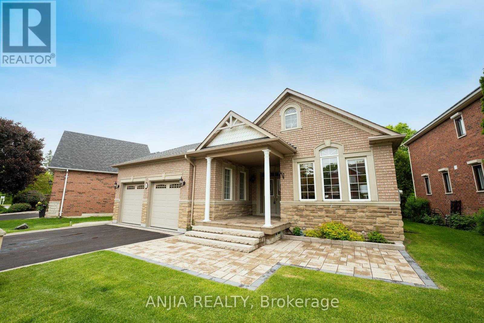 Property at 8 COTTONTAIL AVENUE image 4