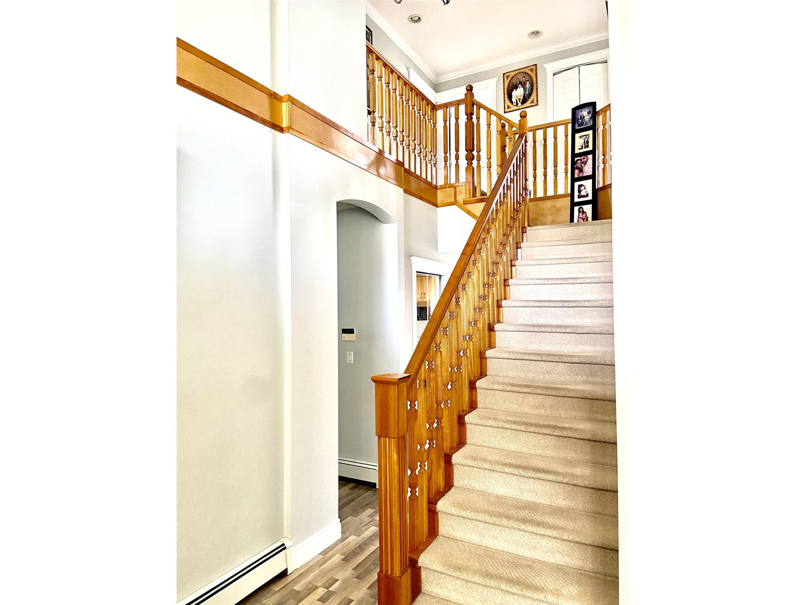 Property at 16072 96A AVENUE image 3