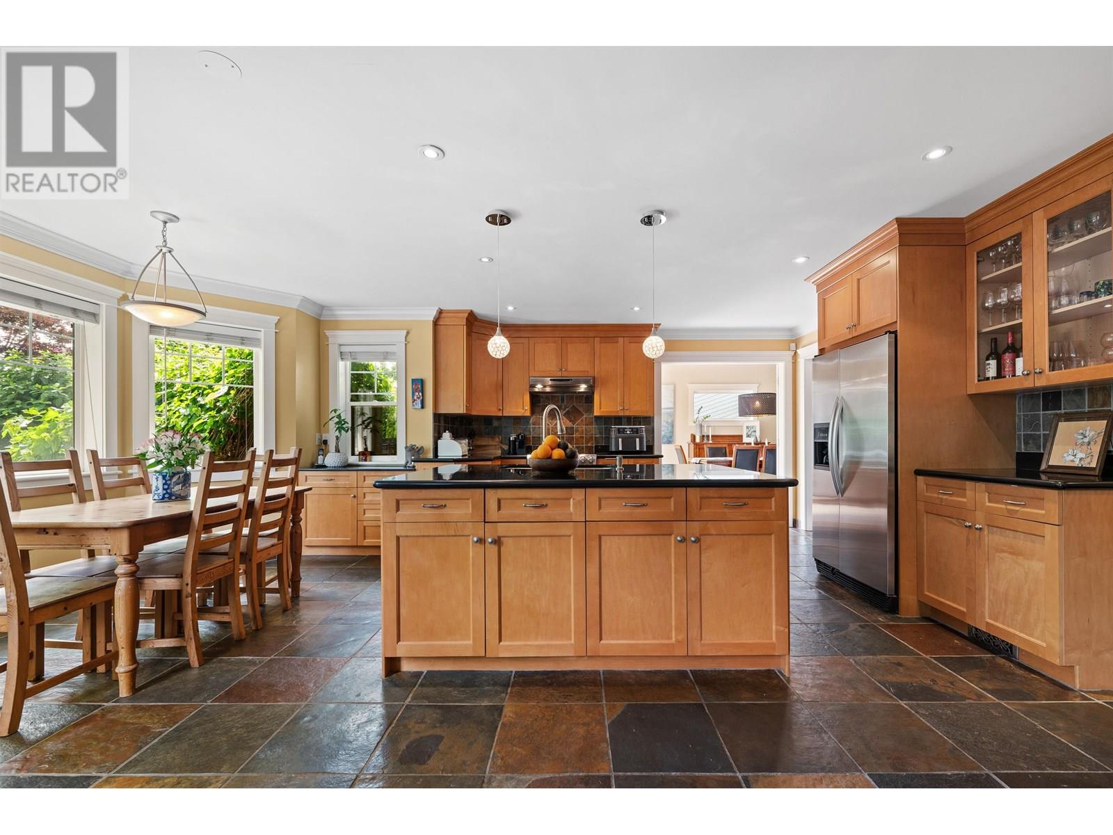 Property at 749 E 10TH STREET image 3