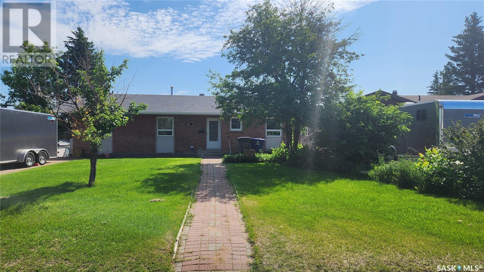 10 1st AVENUE E, battleford, Saskatchewan