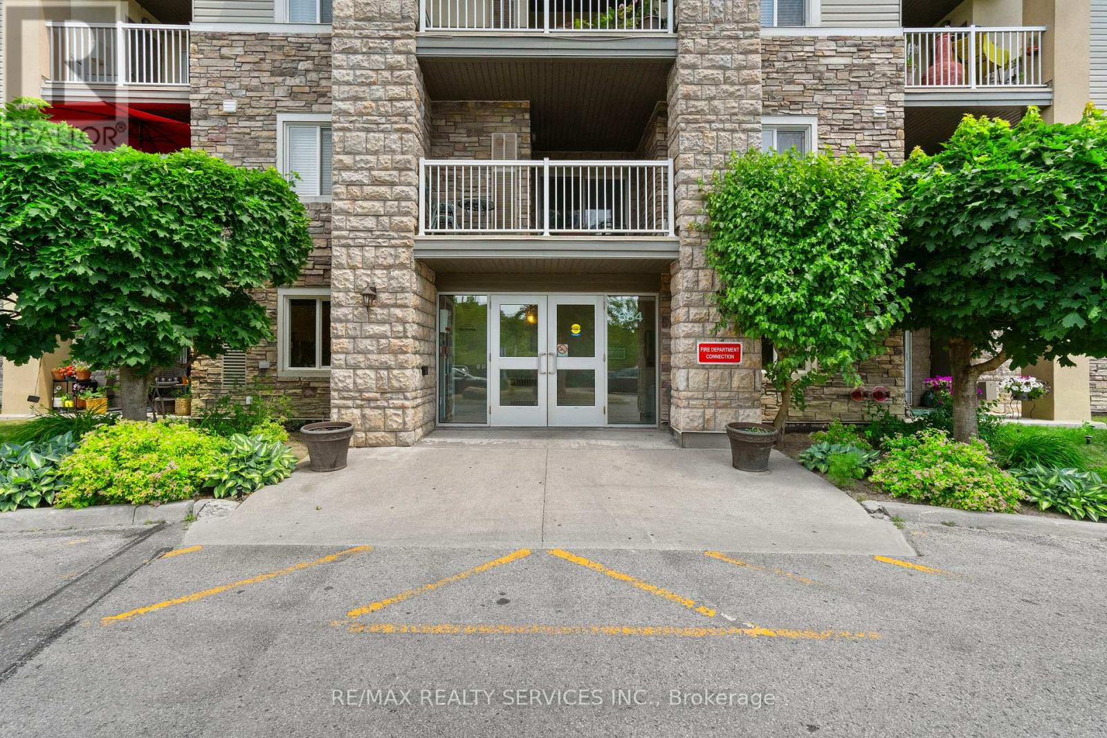 301 - 684 Warden Avenue, Toronto (Clairlea-Birchmount), Ontario  M1L 4W4 - Photo 2 - E12231119