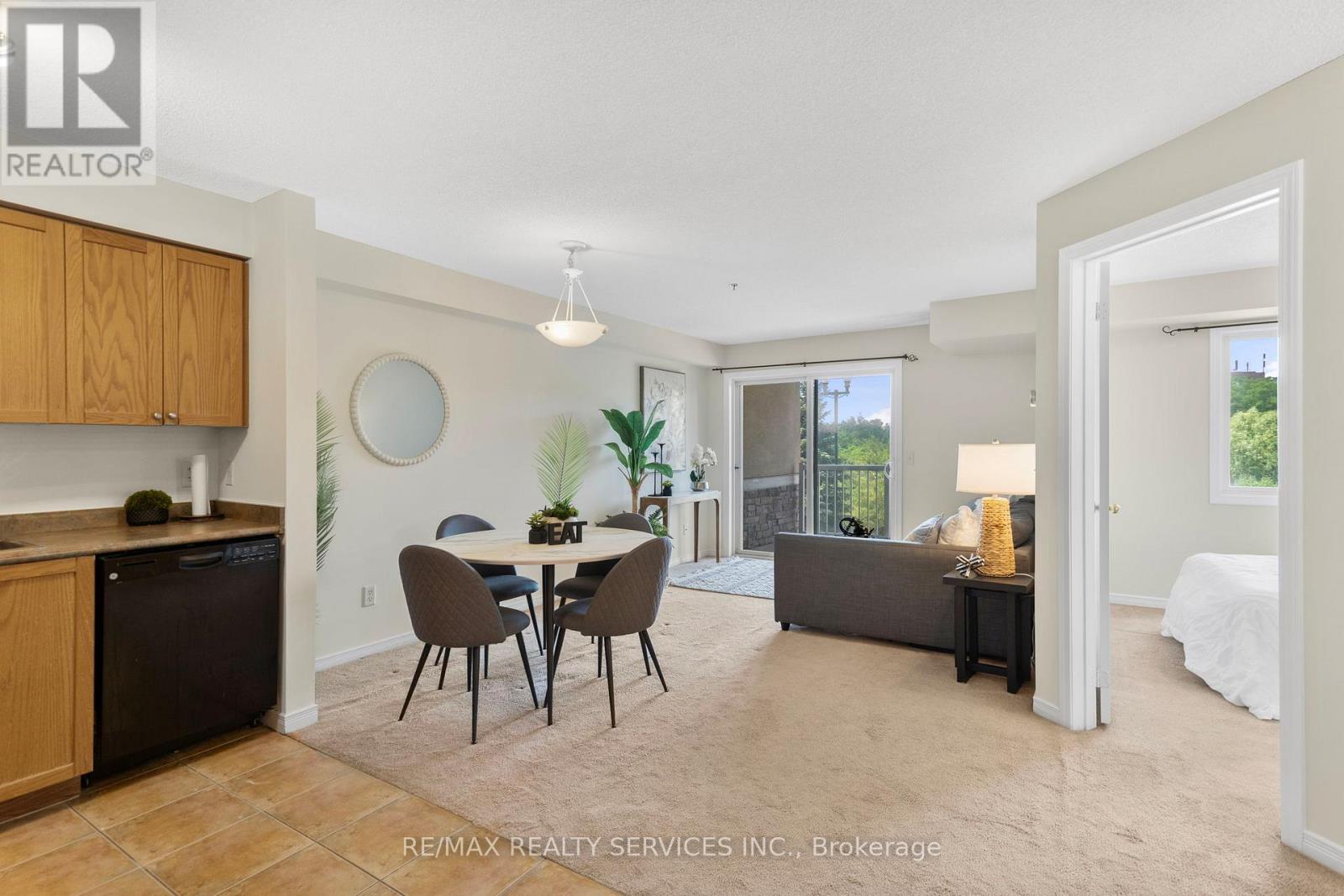 301 - 684 Warden Avenue, Toronto (Clairlea-Birchmount), Ontario  M1L 4W4 - Photo 8 - E12231119