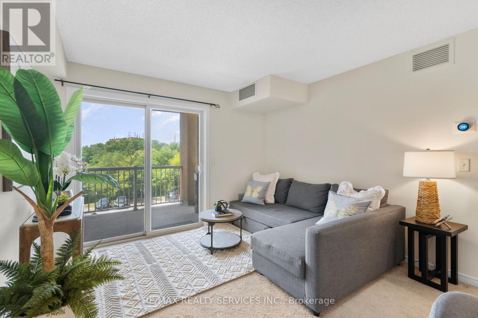 301 - 684 Warden Avenue, Toronto (Clairlea-Birchmount), Ontario  M1L 4W4 - Photo 12 - E12231119