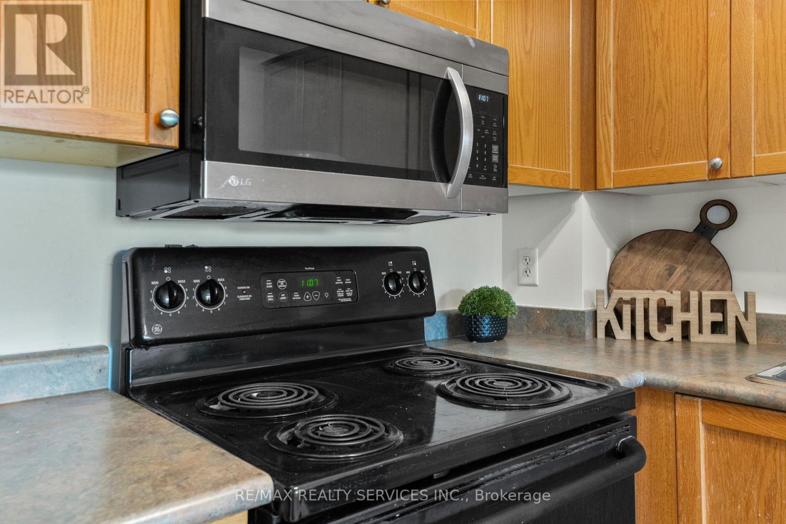 301 - 684 Warden Avenue, Toronto (Clairlea-Birchmount), Ontario  M1L 4W4 - Photo 6 - E12231119