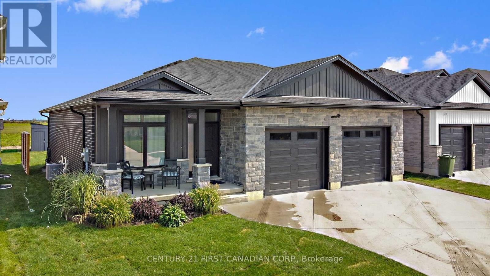 672 Ketter Way, Plympton-Wyoming, Ontario  N0N 1T0 - Photo 1 - X12248168