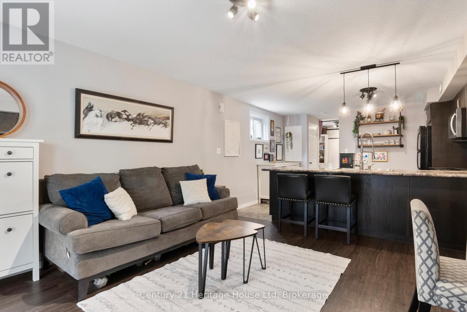 56 - 35 Mountford Drive, Guelph, Ontario  N1E 0G6 - Photo 4 - X12248004