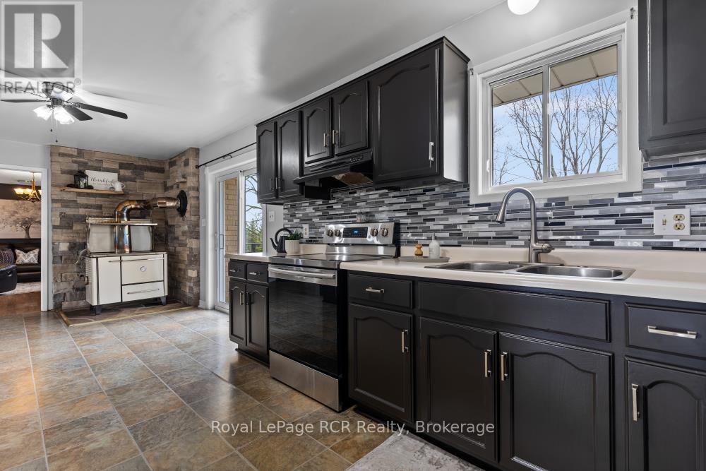 8008 Wellington Road 7, Mapleton, Ontario  N0G 2K0 - Photo 26 - X12248029
