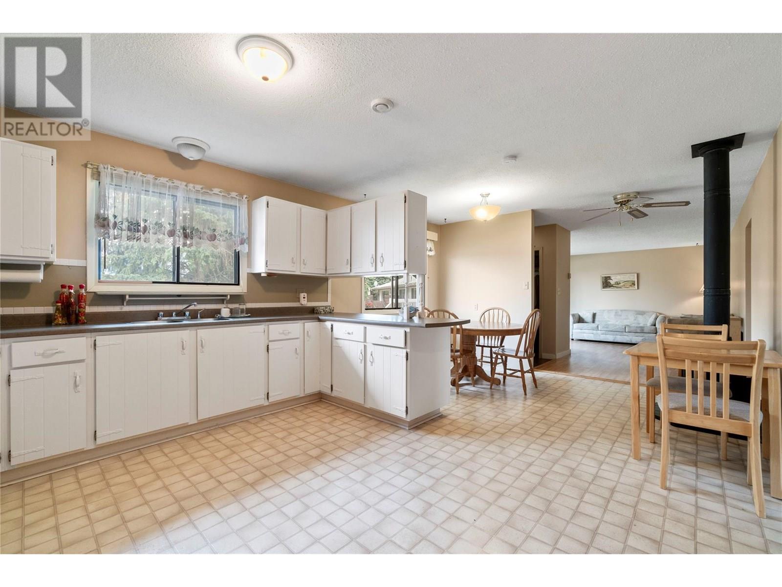 2289 Hayden Place, Armstrong, British Columbia  V0E 1B1 - Photo 7 - 10353861
