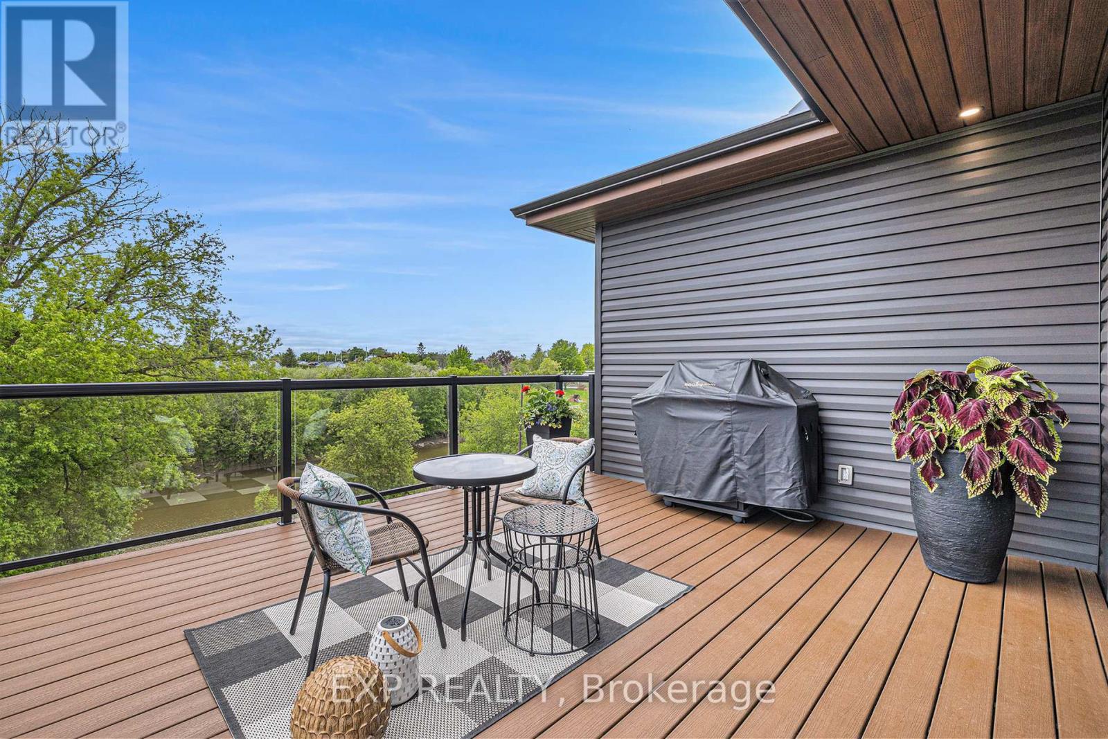 1056 Notre Dame Street, Russell, Ontario  K0A 1W0 - Photo 7 - X12248065