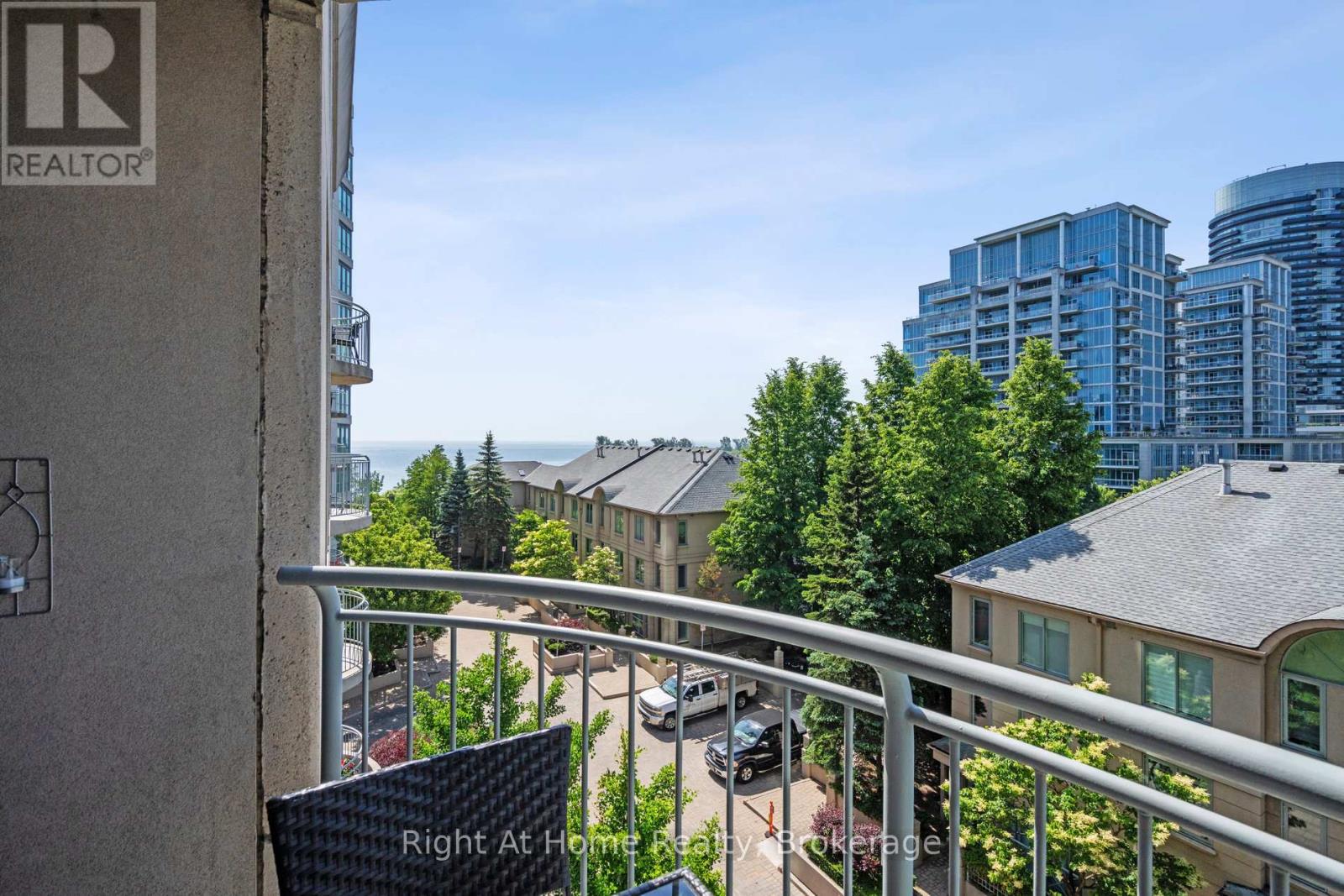 605 - 2111 Lake Shore Boulevard W, Toronto, Ontario  M8V 4B2 - Photo 13 - W12248066