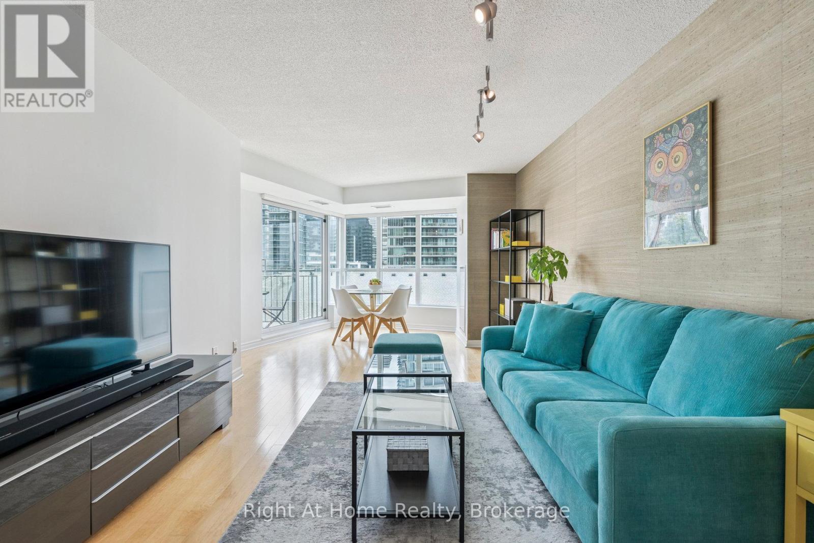 605 - 2111 Lake Shore Boulevard W, Toronto, Ontario  M8V 4B2 - Photo 3 - W12248066